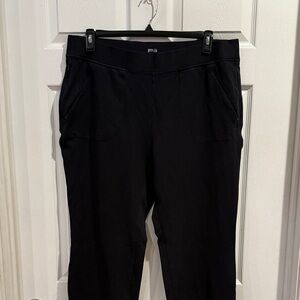 Duluth Trading Co Women's Black open Ankle Pants with zippered pockets